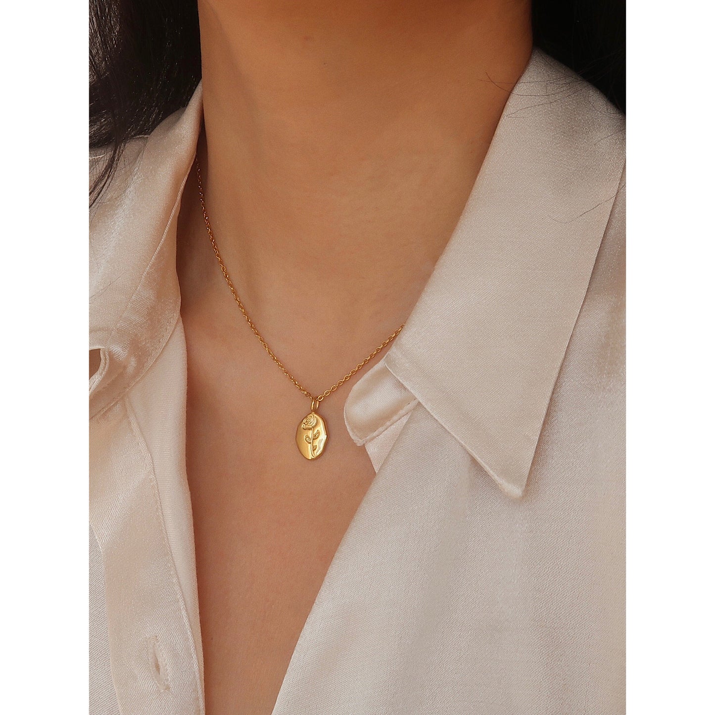 Dainty Rose Round Pendant Necklace